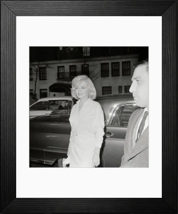 Framed Print : A Happy Marilyn Monroe Leaving Hospital Framed Print : A Happy Marilyn Monroe Leaving Hospital