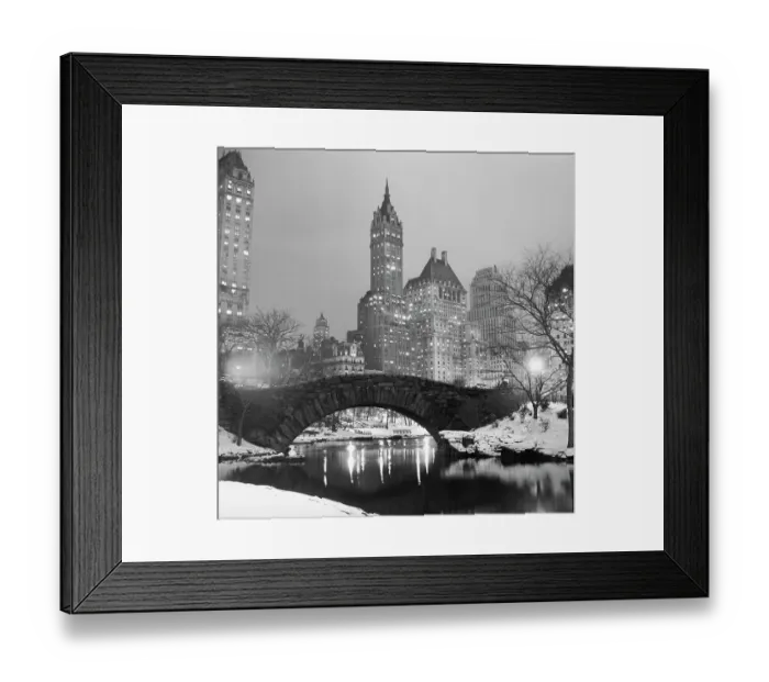 Framed Print : Footbridge in Snowy Central Park Framed Print : Footbridge in Snowy Central Park