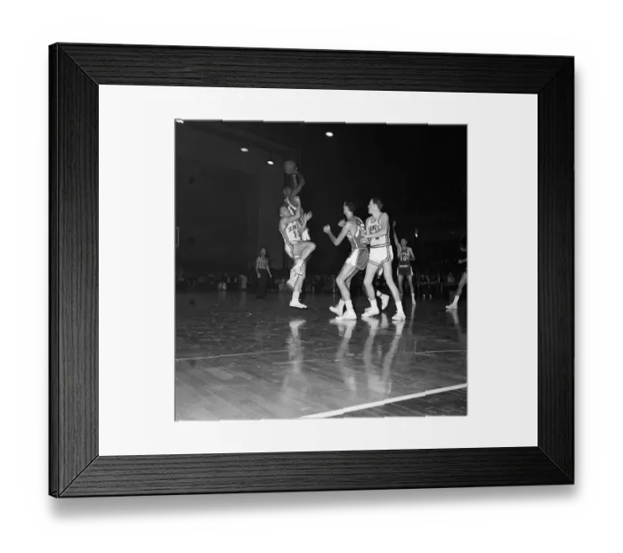 Framed Print : Oscar Robertson Going up for Shot Framed Print : Oscar Robertson Going up for Shot