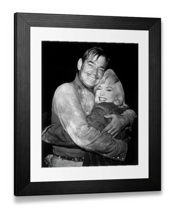 Framed Print : Clark Gable Embracing Marilyn Monroe