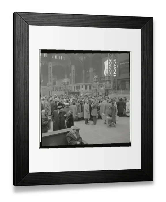 Framed Print : Crowds Traveling for Christmas Holiday in Penn Station Framed Print : Crowds Traveling for Christmas Holiday in Penn Station