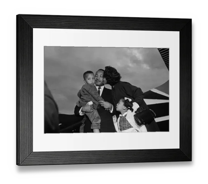 Framed Print : Coretta Scott King and Children Greeting Martin Luther King, Jr Framed Print : Coretta Scott King and Children Greeting Martin Luther King, Jr