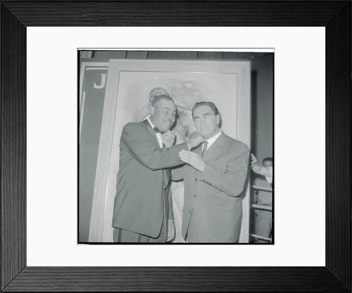Framed Print : Joe Louis and Max Schmeling Squaring Off Framed Print : Joe Louis and Max Schmeling Squaring Off