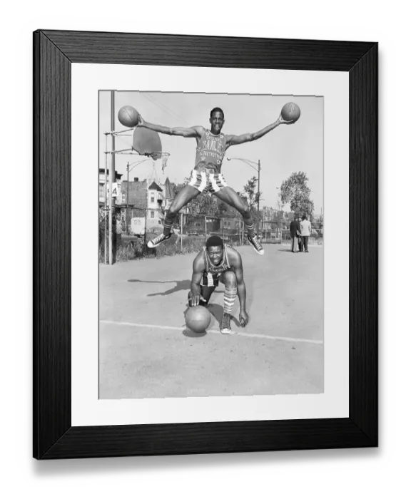 Framed Print : Harlem Globetrotters Practicing in Chicago Framed Print : Harlem Globetrotters Practicing in Chicago