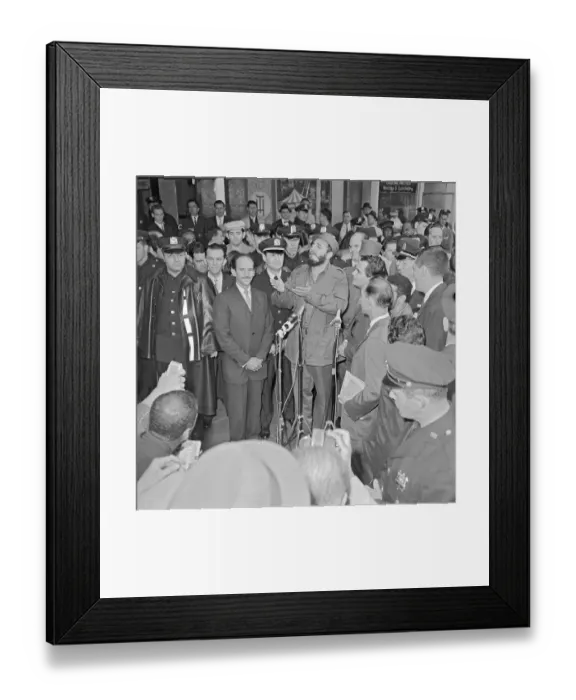 Framed Print : Fidel Castro Speaking to a Group of People Framed Print : Fidel Castro Speaking to a Group of People