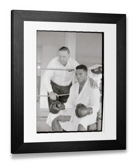 Framed Print : Eddie Machen with Manager Sitting in Ring Framed Print : Eddie Machen with Manager Sitting in Ring