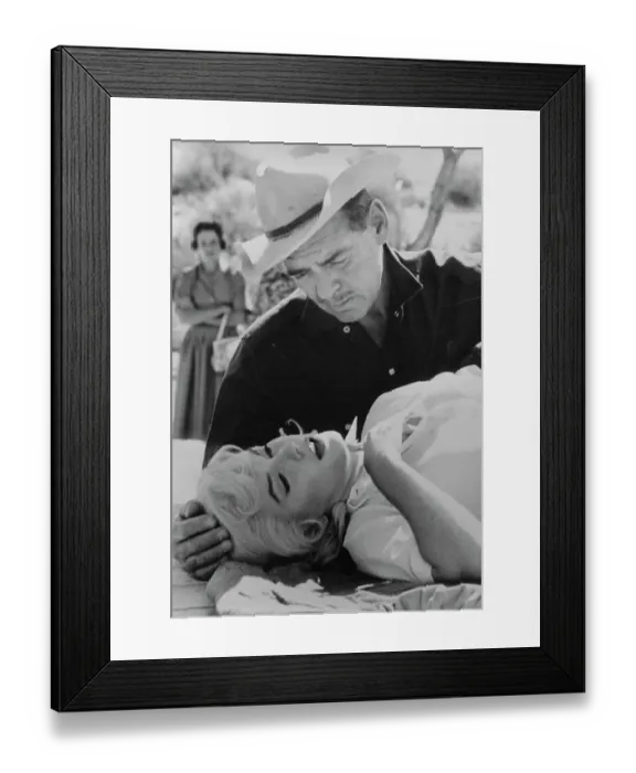 Framed Print : Marilyn Monroe and Clark Gable in The Misfits Framed Print : Marilyn Monroe and Clark Gable in The Misfits