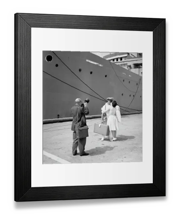 Framed Print : Couple Kissing for Camera Framed Print : Couple Kissing for Camera