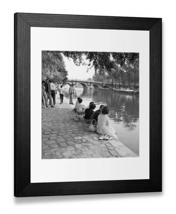 Framed Print : Couples Sitting on the Banks of the Seine