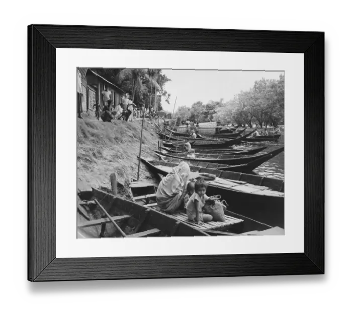 Framed Print : Pakistan Villagers at Boat Site Framed Print : Pakistan Villagers at Boat Site