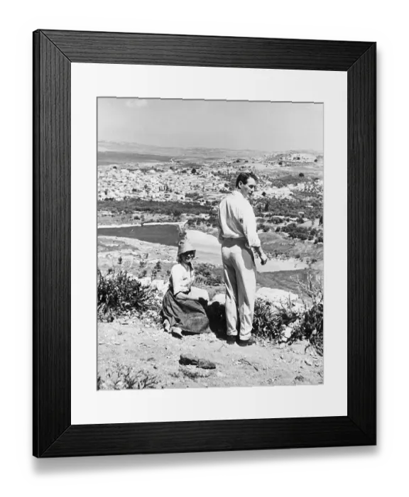 Framed Print : Eva Marie Saint and Paul Newman in Israel Framed Print : Eva Marie Saint and Paul Newman in Israel