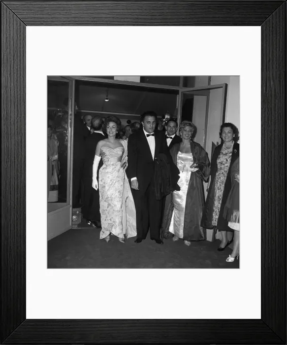 Framed Print : Federico Fellini, Anouk Aimee, Nadia Gray and Magali Noel Framed Print : Federico Fellini, Anouk Aimee, Nadia Gray and Magali Noel