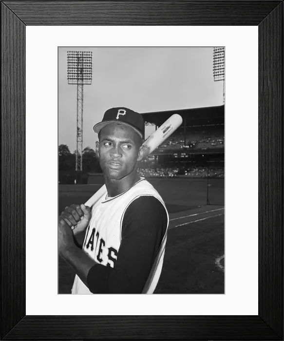 Framed Print : Pittsburgh Pirates Right fielder Roberto Clemente Framed Print : Pittsburgh Pirates Right fielder Roberto Clemente