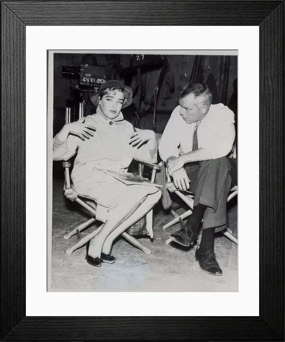 Framed Print : Simone Signoret and Lee Marvin Discuss Scene Framed Print : Simone Signoret and Lee Marvin Discuss Scene