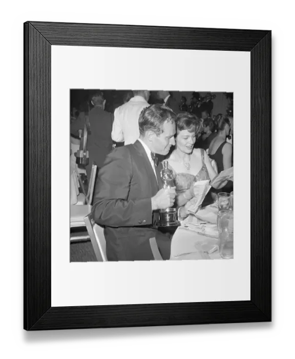 Framed Print : Charlton Heston with Wife and Oscar Framed Print : Charlton Heston with Wife and Oscar