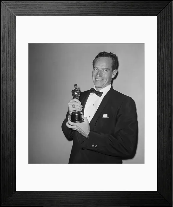 Framed Print : Charlton Heston with Oscar Framed Print : Charlton Heston with Oscar