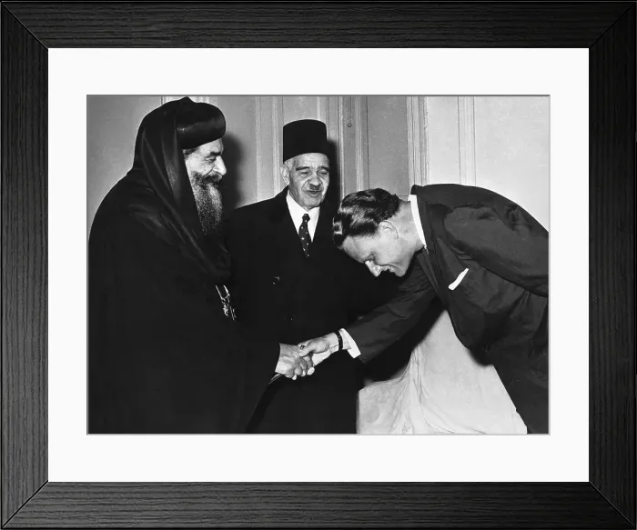 Framed Print : Billy Graham Bows While Visiting Cairo Framed Print : Billy Graham Bows While Visiting Cairo