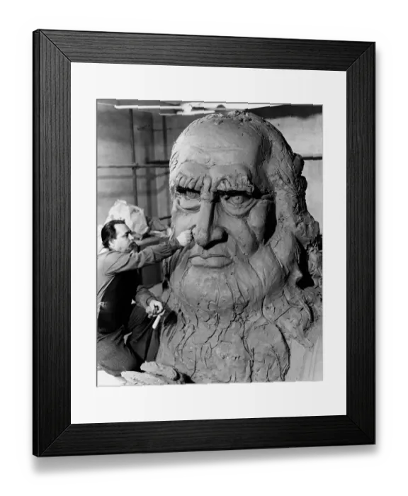 Framed Print : Sculptor Creating da Vinci Statue