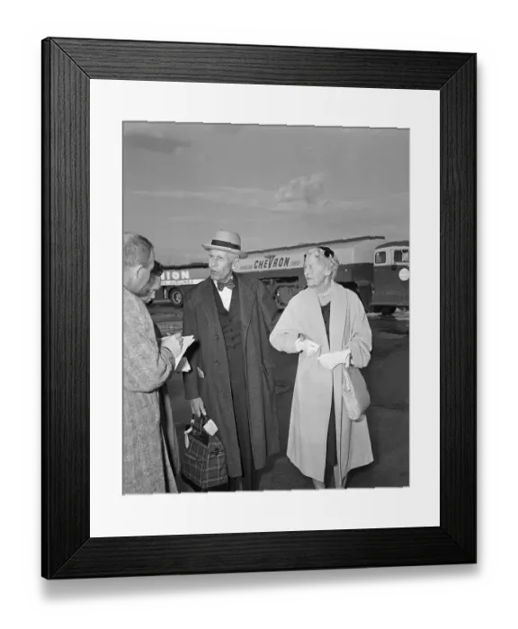 Framed Print : Well-Dressed Couple Speak to Press Framed Print : Well-Dressed Couple Speak to Press