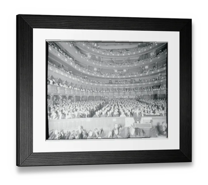 Framed Print : Interior View of the Metropolitan Opera House with Audience Framed Print : Interior View of the Metropolitan Opera House with Audience
