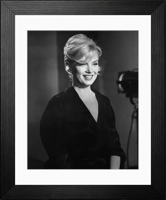 Framed Print : Marilyn Monroe Smiling for The Camera Framed Print : Marilyn Monroe Smiling for The Camera