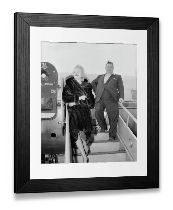 Framed Print : Marilyn Monroe Arrives in New York Framed Print : Marilyn Monroe Arrives in New York