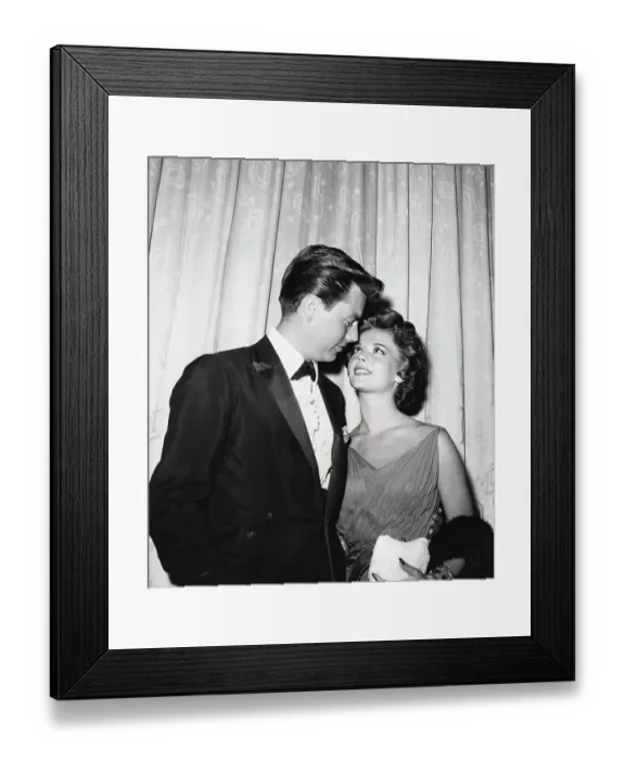 Framed Print : Natalie Wood with Robert Wagner