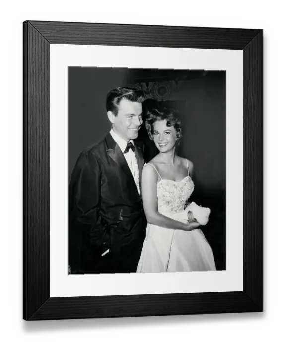 Framed Print : Natalie Wood with Robert Wagner