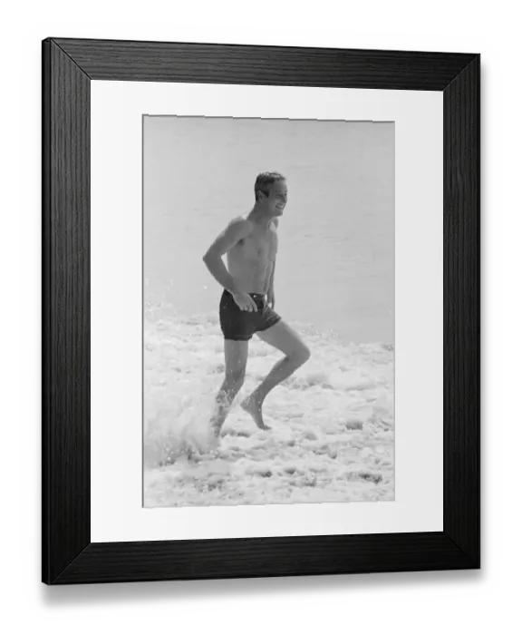 Framed Print : Paul Newman Enjoying the Beach Framed Print : Paul Newman Enjoying the Beach