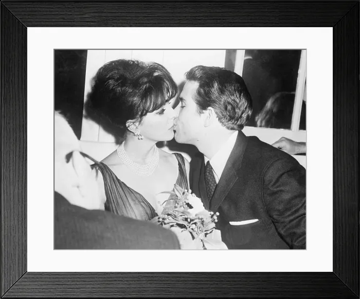 Framed Print : Joan Collins and Warren Beatty Kissing