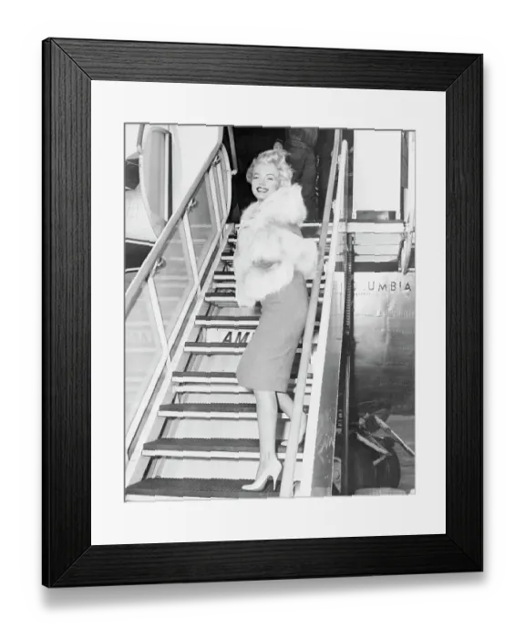 Framed Print : Marilyn Monroe Smiling Framed Print : Marilyn Monroe Smiling
