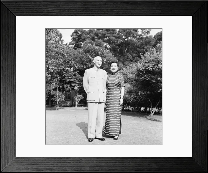 Framed Print : Chiang Kai-Shek With Wife Mei-Ling Framed Print : Chiang Kai-Shek With Wife Mei-Ling