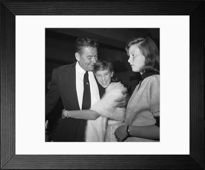 Framed Print : Deidre Flynn Hugging Father Errol Flynn Framed Print : Deidre Flynn Hugging Father Errol Flynn