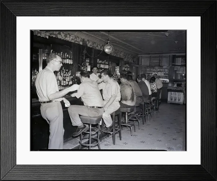 Framed Print : Interior Of Third Avenue Bar And Grill Framed Print : Interior Of Third Avenue Bar And Grill