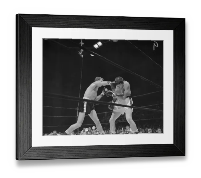 Framed Print : Carlos Ortiz Boxing Against Kenny Lane Framed Print : Carlos Ortiz Boxing Against Kenny Lane