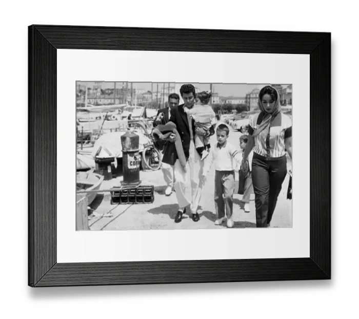 Framed Print : Liz Taylor, Eddie Fisher and Children Framed Print : Liz Taylor, Eddie Fisher and Children
