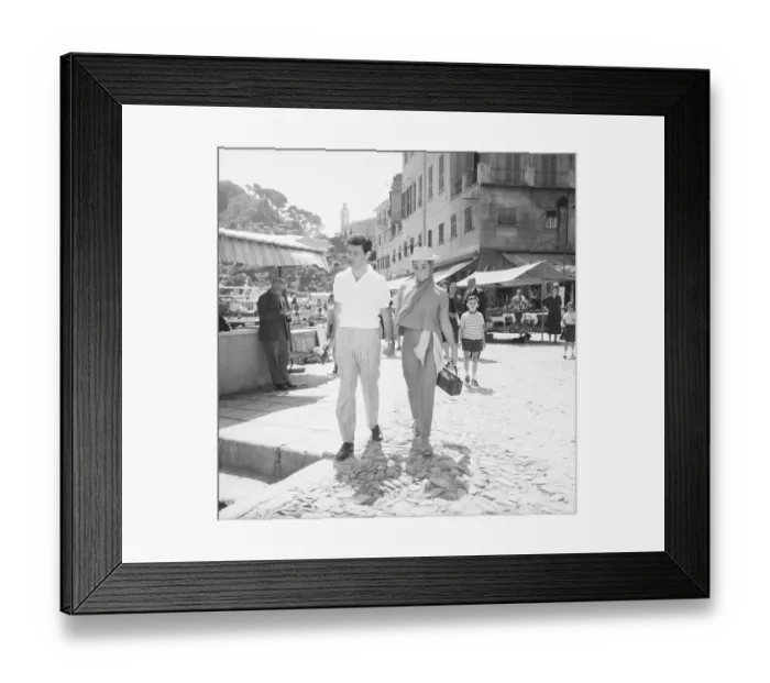 Framed Print : Eddie Fisher and Liz Taylor in Portofino Framed Print : Eddie Fisher and Liz Taylor in Portofino