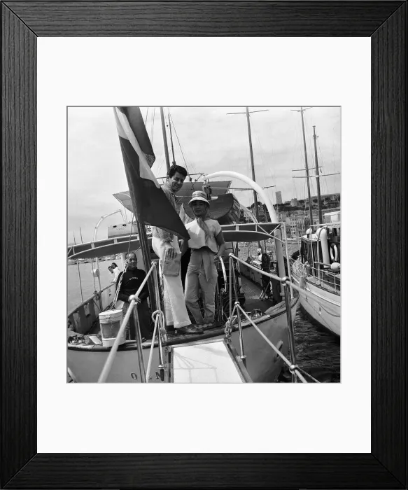 Framed Print : Eddie Fisher and Liz Taylor Honeymooning Framed Print : Eddie Fisher and Liz Taylor Honeymooning