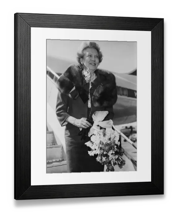Framed Print : Elizabeth Arden Framed Print : Elizabeth Arden