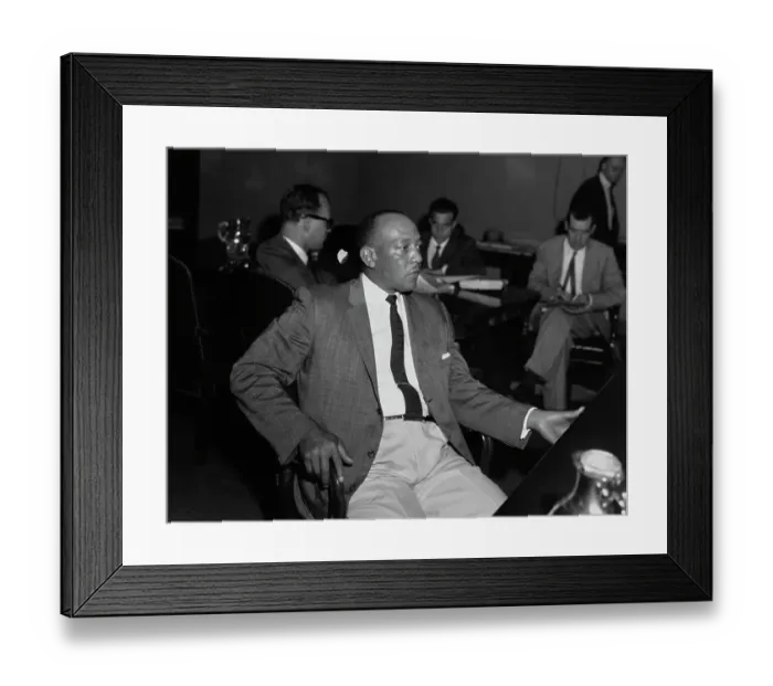 Framed Print : Jesse Owens Framed Print : Jesse Owens