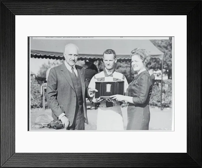 Framed Print : Harry Guggenheim Presented with Award Framed Print : Harry Guggenheim Presented with Award