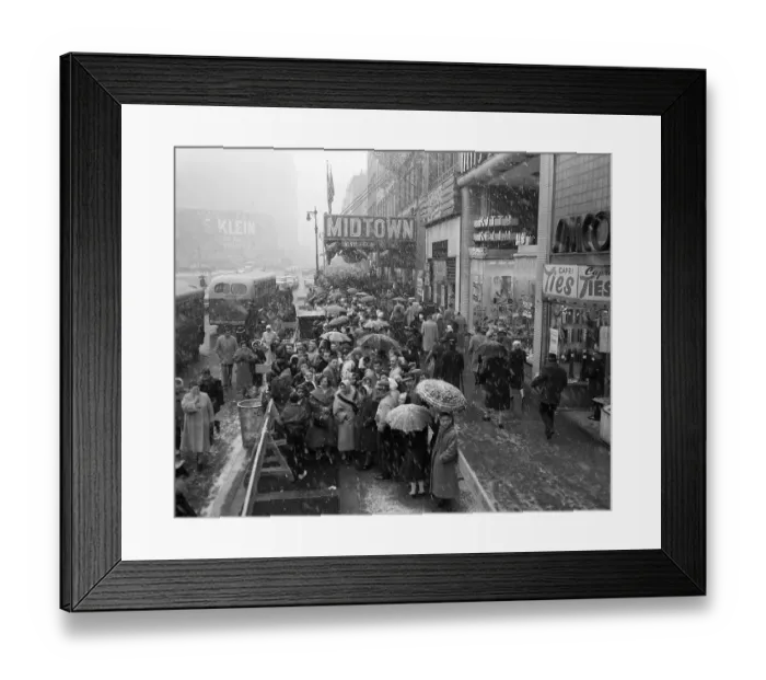 Framed Print : Crowd in front of Department store, New York City, New York State, USA Framed Print : Crowd in front of Department store, New York City, New York State, USA
