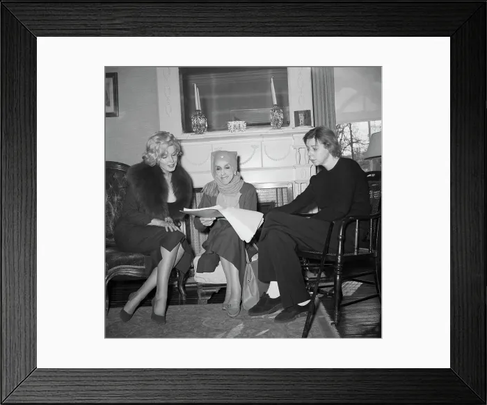 Framed Print : Marilyn Monroe Watches Isak Dinesen Framed Print : Marilyn Monroe Watches Isak Dinesen