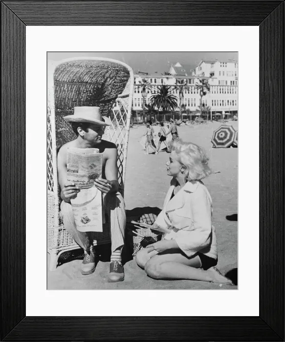 Framed Print : Marilyn Monroe and Tony Curtis Relaxing on a Beach Framed Print : Marilyn Monroe and Tony Curtis Relaxing on a Beach