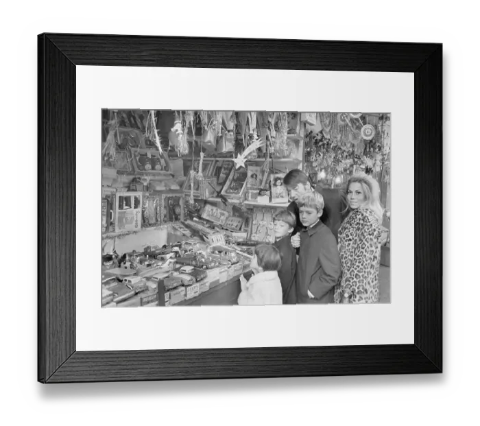 Framed Print : Jayne Mansfield's Children Shopping With Their Father Framed Print : Jayne Mansfield's Children Shopping With Their Father