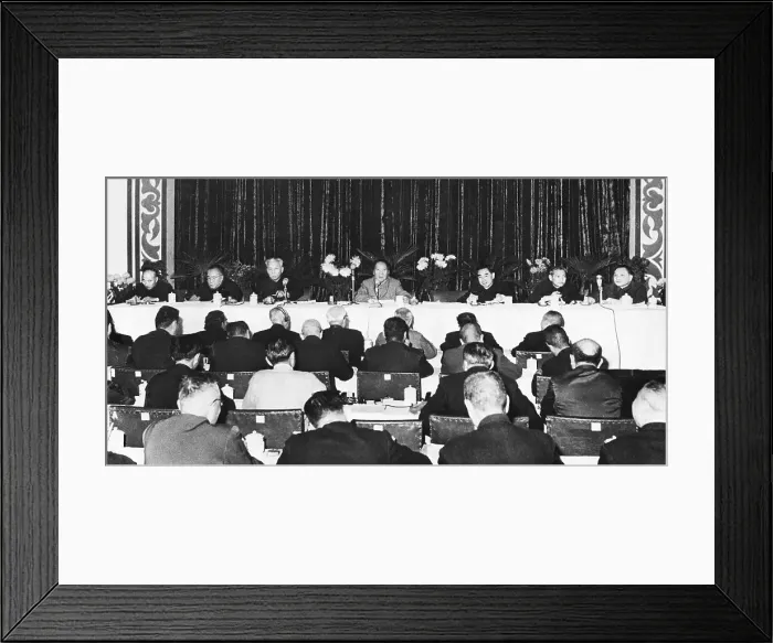 Framed Print : Mao Tse-Tung Seated W / Officials, Speaking Framed Print : Mao Tse-Tung Seated W / Officials, Speaking