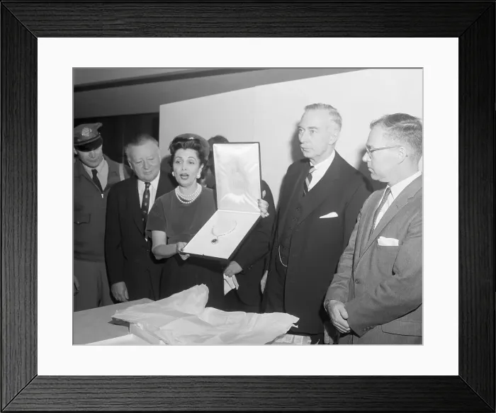 Framed Print : Exhibition Of The Hope Diamond Framed Print : Exhibition Of The Hope Diamond