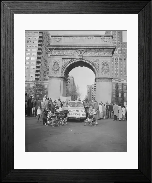 Framed Print : Washington Square Arch Framed Print : Washington Square Arch