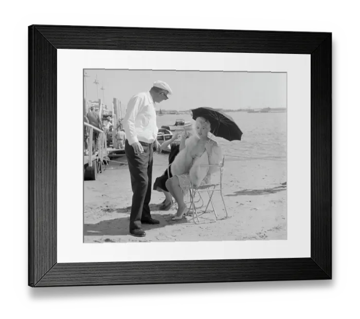 Framed Print : Billy Wilder and Marilyn Monroe Talking Framed Print : Billy Wilder and Marilyn Monroe Talking