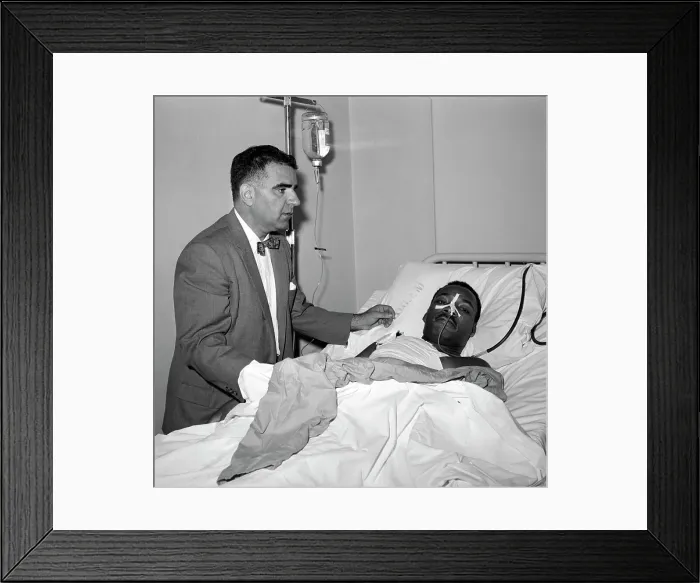 Framed Print : Martin Luther King In Harlem Hospital Framed Print : Martin Luther King In Harlem Hospital